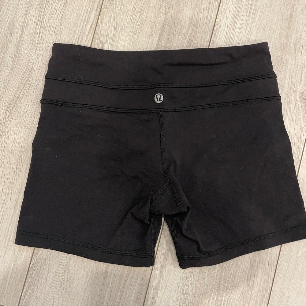 Lululemon low rise shorts Size 4